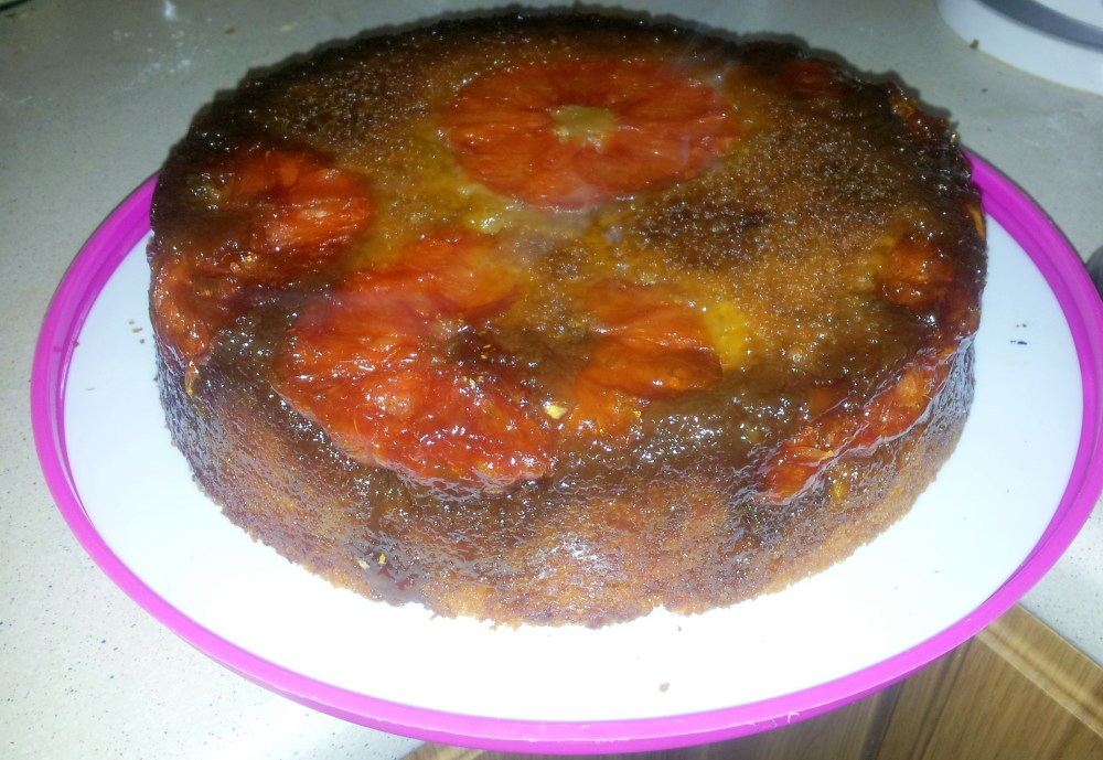 ta daaaah!!!! It looks better in full daylight I promise. And those burned looking bits? Thick, fruity caramel. Fabulous. 