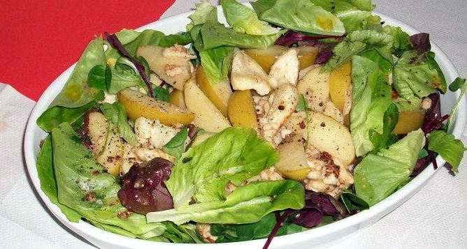 Green apple and halloumi salad from Ian. This one is my joint winner dish of the night. Crunchy green salad with fresh apple wedges went so well with the salty halloumi cheese and a dusting of cinnamon throughout to balance out with a little sweetness. Fabulous. 