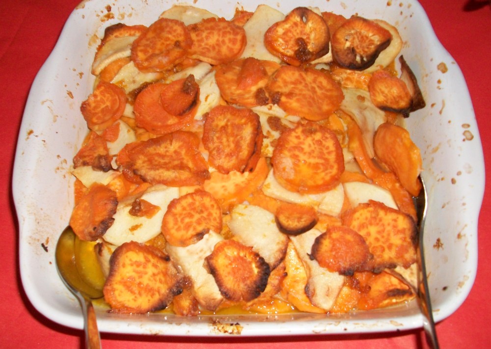Roasted sweet potatoes with apple and sweet spices- nutmeg if memory serves? As Sheena, this dish's owner, tells us it was sweet potatoes, rather than white, that first came from the New World during the reign of Elizabeth I. I love sweet potatoes anyway and the sharp sweetness of apples complimented them perfectly. This would go amazingly well with a big lump of roast meat. 