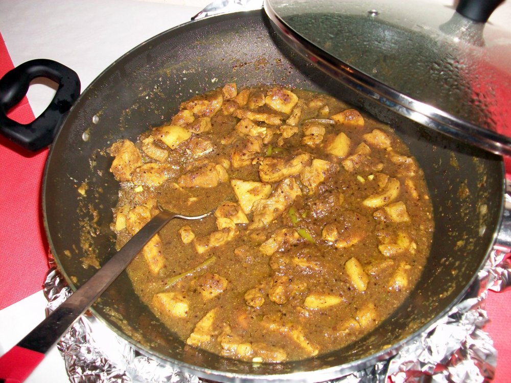 David graced us with a pork curry with plenty of green chillis and 20+ garlic cloves which oddly didn't come through that strongly in the finished product! A little too spicy for some but not for me, though the heat did linger on your lips well into the next course. Scrummy.