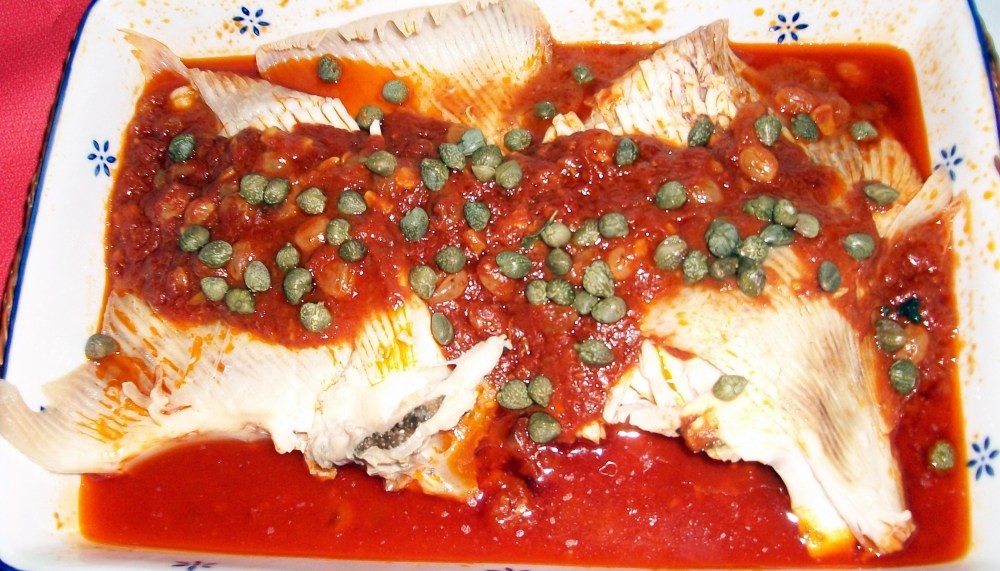 Skate wings in a tomato sauce with golden raisins, saffron and plenty of capers. I've never had skate before and this was absolutely beautiful, if a bit of a pain to try to eat. Firm, meaty flesh, ever so slightly earthy and complimented with sweet tones from the sauce. Nice offset from the capers too, shame I thought they were peas to begin with and ate a forkful of those alone! Stuart wins my dish of the night with this, as it's not often I pop an ingredient cherry these days.