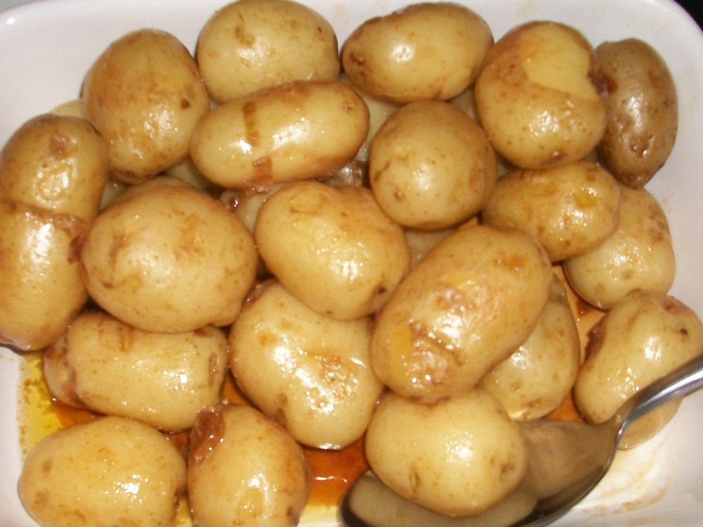 Caramelised potatoes from Sheena. Yup, toss cooked potatoes in butter and brown sugar. Unanimously unremarkable, though also a unanimous agreement they sounded great in theory. 